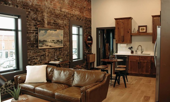 Leitchfield Apartment | The Aaron is a charming 2-bedroom/2 bathroom apartment.