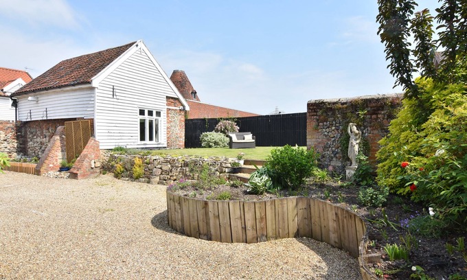 Bury St Edmunds Bed & Breakfast | The Abbey Hotel and Apartments