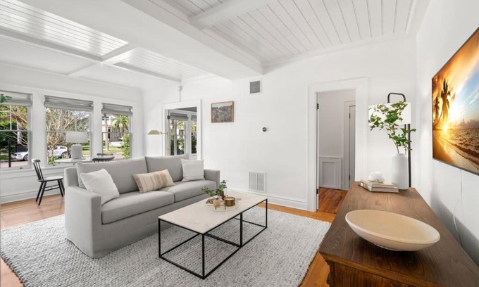 Hyde Park Apartment | The Adaline #1 - Upscale Hyde Park Apt, First Floor