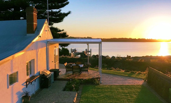 Goolwa Apartment | The Admiral Riverside Studios - Waterfront Accommodation in the Goolwa Township