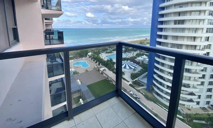 La Gorce Condo | The Alicia on the Beach! 2BR/2BA Resort Experience