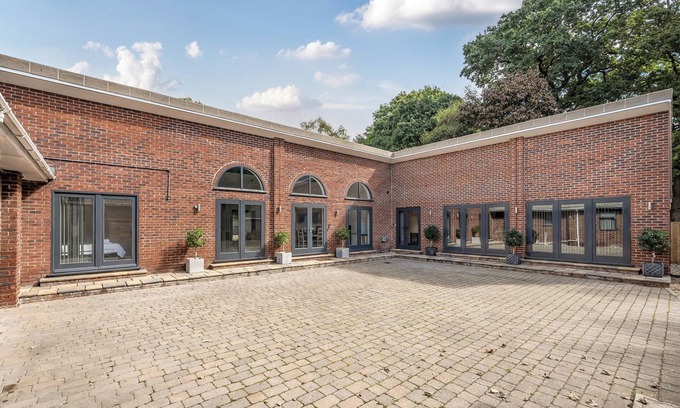 Wimborne Cottage | THE ANNEX, pet friendly, with a garden in Wimborne Minster