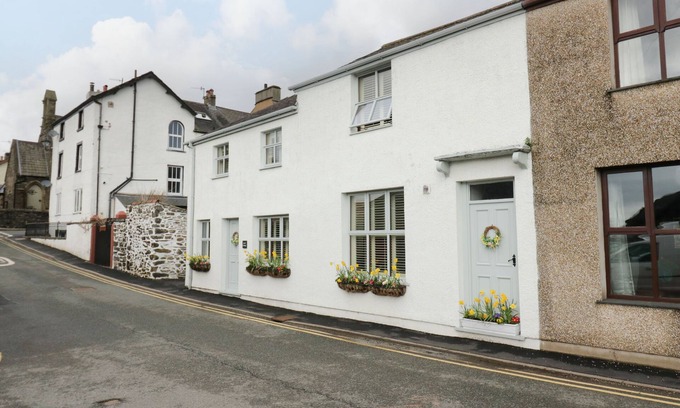 Duddon Valley Cottage | THE ANVIL, pet friendly, with a garden in Broughton-In-Furness