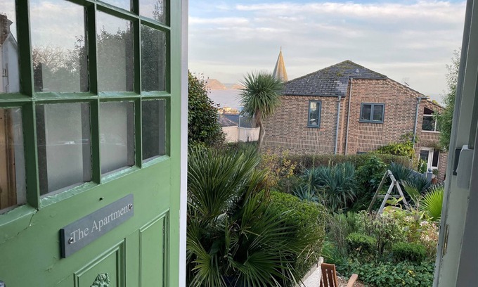 Lyme Regis Cottage | THE APARTMENT AT QUEEN ANNE'S LODGE, pet friendly in Lyme Regis