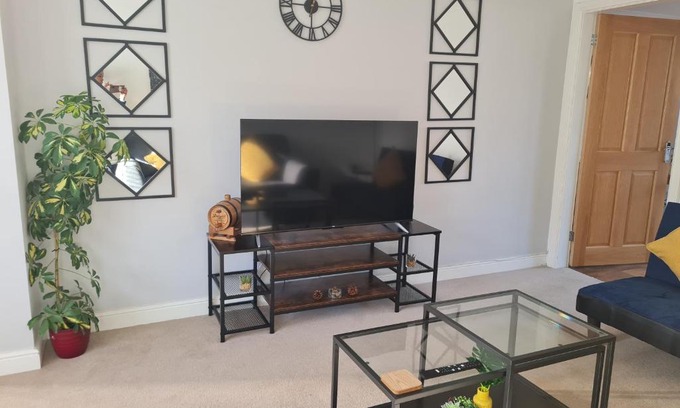 Barton-upon-Humber House | The Appleleaf with Free Parking