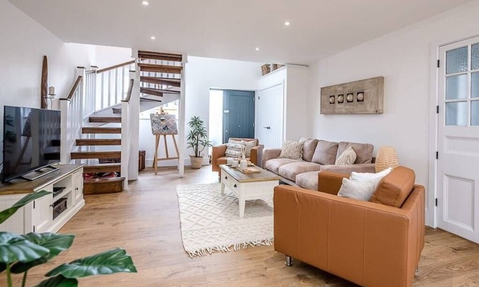 Leiston House | The Art Room, Leiston