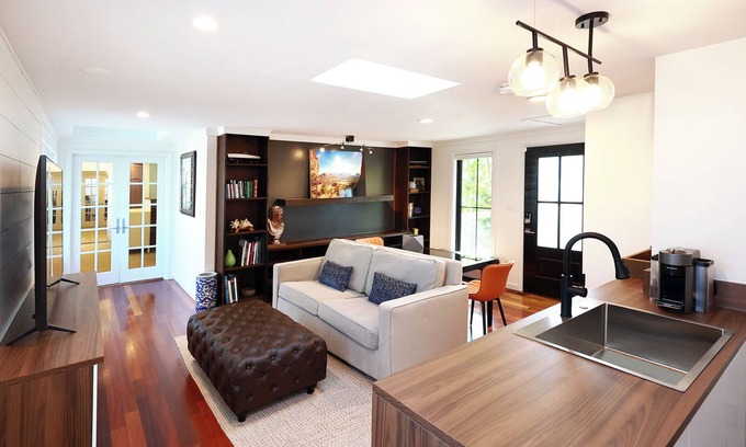 Columbus Apartment | The Artisan - An Atelier in Nature's Canopy