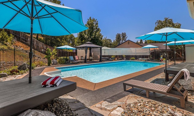 Columbia House | /The Atelier\ Relax & Create