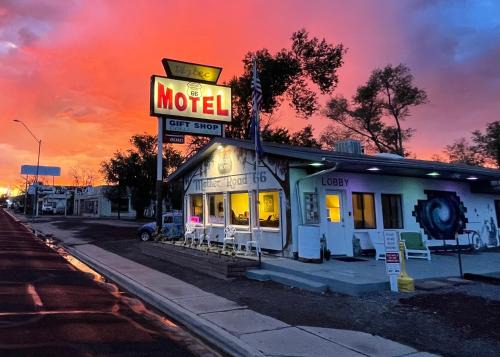 Seligman Hotel | The Aztec Motel & Creative Space