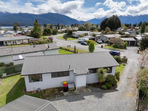 Te Anau House | The Back Hut - Te Anau Holiday Home