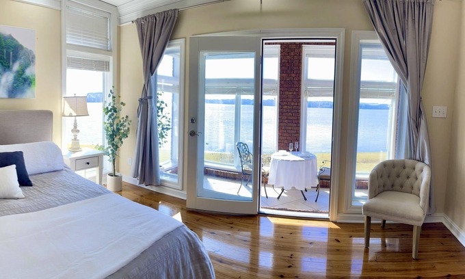 Hillsboro Bed & Breakfast | The Baldwin Manor Boutique B&B