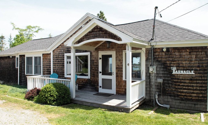 Brooklin Cabin | The Barnacle on Flye Point