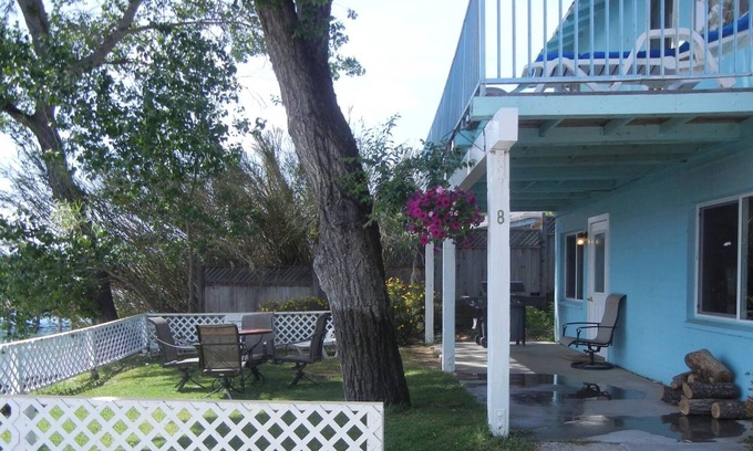 Clear Lake Cottage | The Beach House Clearlake Oaks