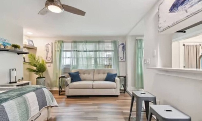 Historic Old Northeast Apartment | The Beach Inn Downtown St. Petersburg