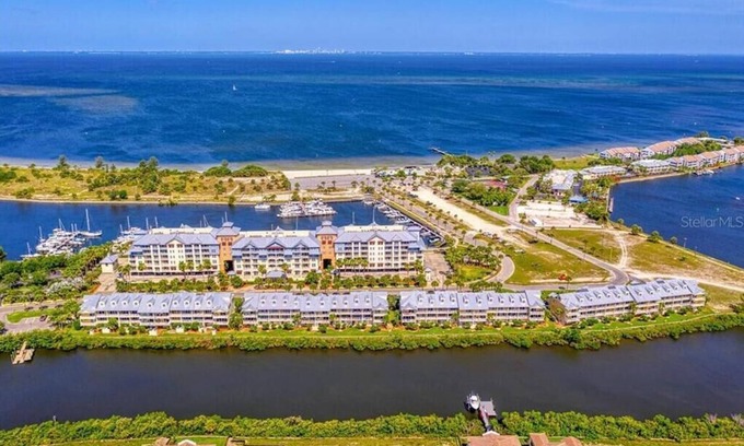 Ruskin Apartment | The Beach! | Pool, Hot Tub, Gym, Game Room, Tennis