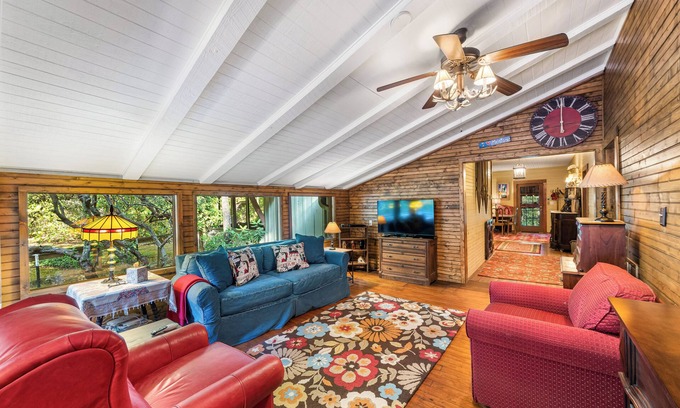 Mentone Cottage | The Berry House in downtown Mentone