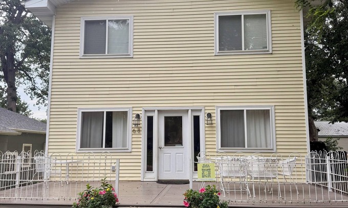 Arnolds Park Resort | The Big House at Pick’s Resort is the perfect stay for your family or group