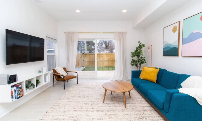 Fountain Square House | The Birch at Fountain SQ-King Bed INDY w/Fire Pit