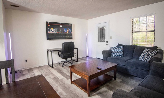 New Castle Apartment | The Birmingham Getaway in a Quiet Area