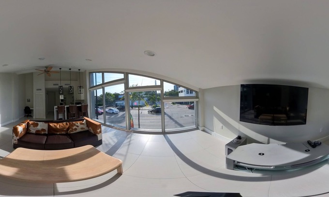 Northeast Miami Hotel | The Biscayne Hotel