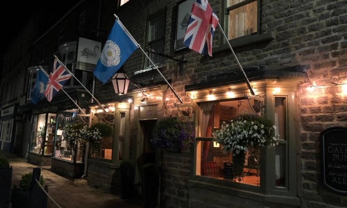 Leyburn Hotel | the black swan