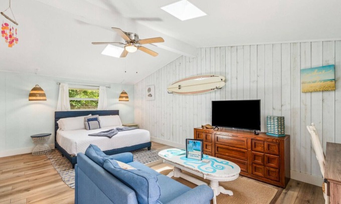 Jacksonville Beach Condo | The Blue Turtle: retreat w/bikes! By Beach & Mayo