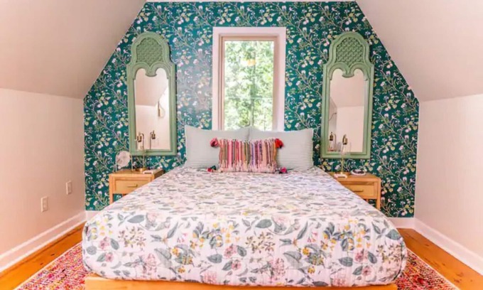 Lake Hamilton Apartment | The Boho Loft: colorful, cozy, comfortable 1BR