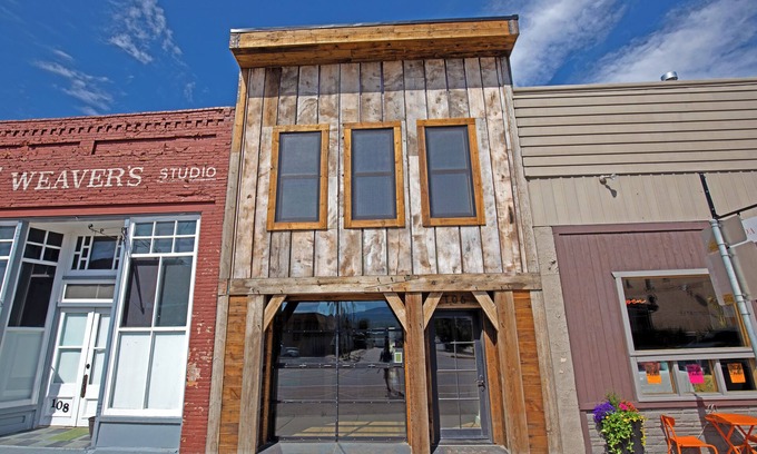 Twin Bridges House | The Bokonon is a unique space in Twin Bridges. Art gallery style.