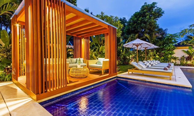 Central Seminyak Villa | THE BOTANICAL 6 BED LUXURY 900 meter from beach
