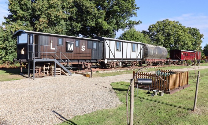 Pattiswick Cottage | THE BRAKE WAGON AT HIGH BARN HERITAGE, pet friendly in Halstead