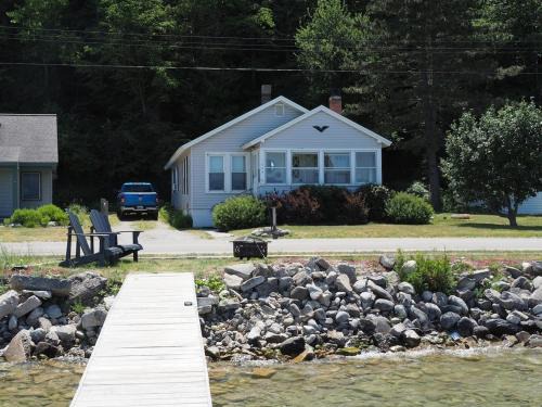 Frankfort House | The Bright And Breezy - Lakefront With Spa!