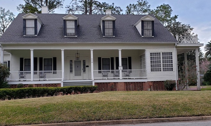 Monticello House | The Budd-Pafford House - The Exploration Suite