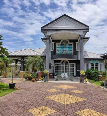Taman Rakyat Mergong House | The Bungalow Homestay with Private Pool by Cheta