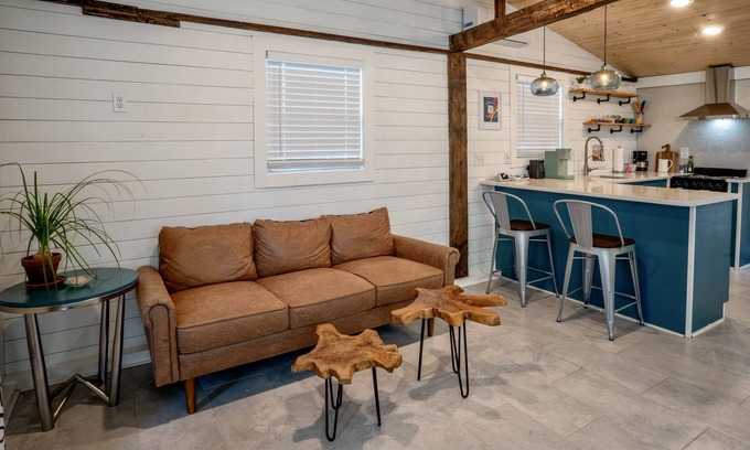Acworth Apartment | The Bunkhouse “ 5 minutes to I-75” Unique Loft across Brewery & Wedding Venues.