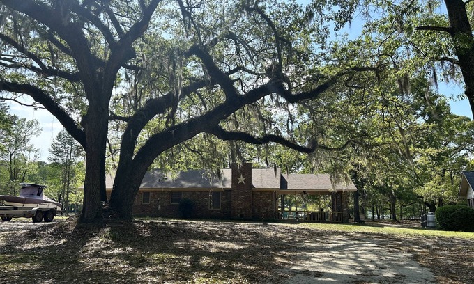 Eutawville House | The Bunkhouse at St Julien - Vintage Waterfront Lake House