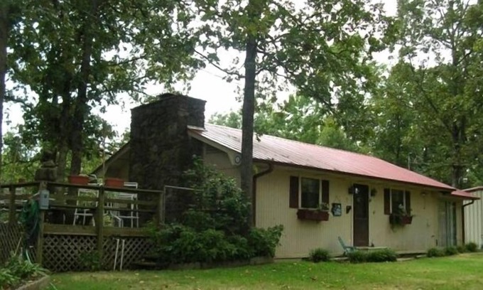 Scranton Cabin | The 'Byrd's Nest' Dublin Bay Lake Dardanelle