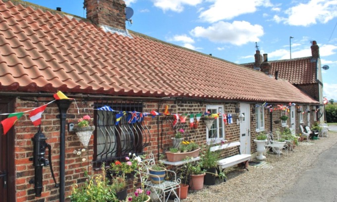 Yarm Cottage | The Byre/Paddock - Sleeping 6 lounge/2 singles/double bed/double bed en suite