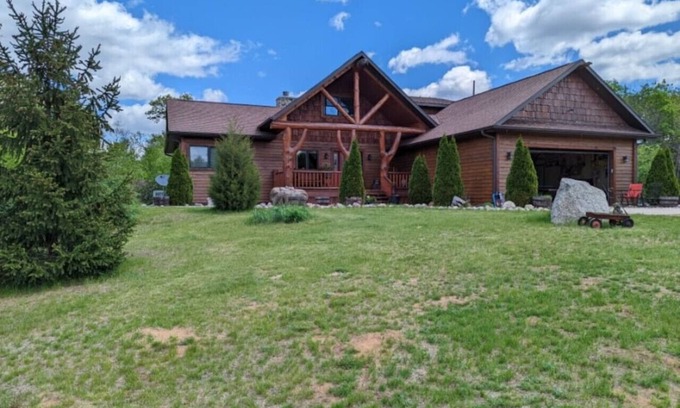 Necedah Cabin | The Cabin at The Land of the Yellow River Rentals