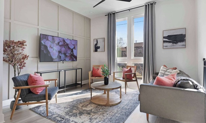 Five Points House | The Camellia - Rooftop Patio & Dog Friendly!