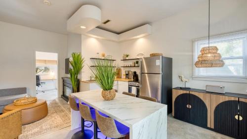 Old Village House | The Cannon Cottage by AvantStay Old Mt. Pleasant Gem Near Sullivan’s Island