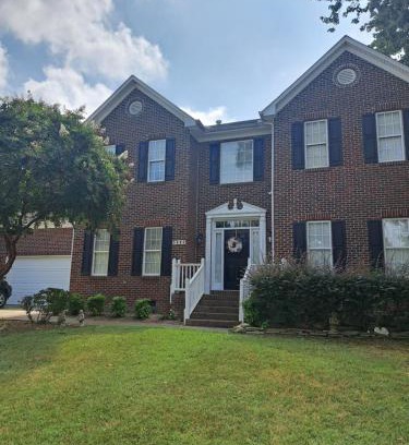 Northeast Raleigh House | The Cardinal Room