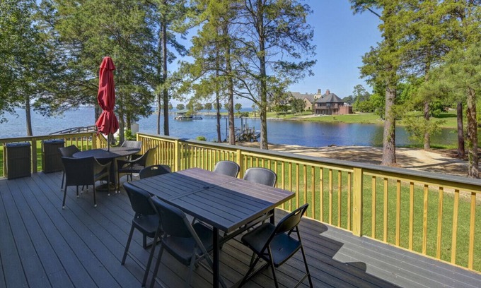 Lake Murray of Richland House | The Cardinal's Nest | Sleeps 9 | Close In