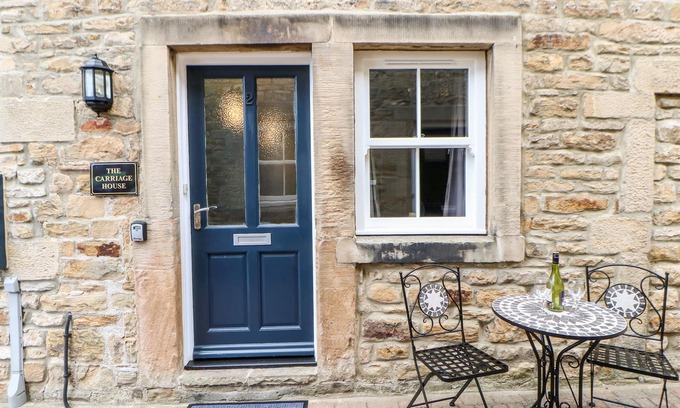 Barnard Castle Cottage | THE CARRIAGE HOUSE, family friendly, with a garden in Barnard Castle