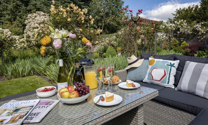 Middleham Cottage | The Carriage House - sleeps 4 guests in 2 bedrooms