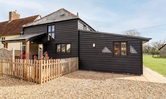 Wickham St Paul Cottage | THE CART LODGE, pet friendly, character holiday cottage in Sudbury