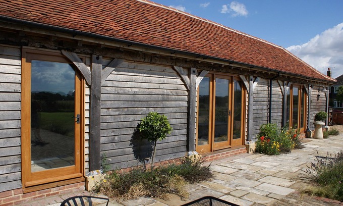 Maldon House | The Cart Lodge. Pet friendly, beams, log burner & optional private hot tub.