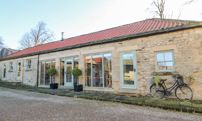 Richmond Cottage | THE CARTSHED, SEDBURY PARK FARM, family friendly in Gilling West