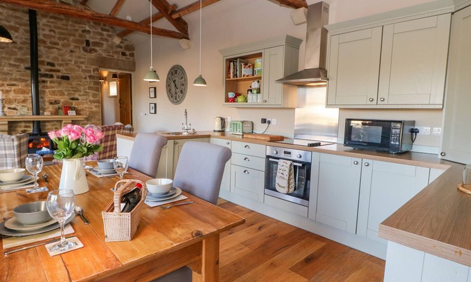 Richmond Cottage | The Cartshed, Sedbury Park Farm