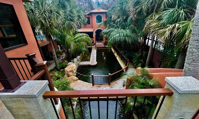 DeLand Apartment | The Casita is a stunning villa in a tropical oasis in historic downtown DeLand.