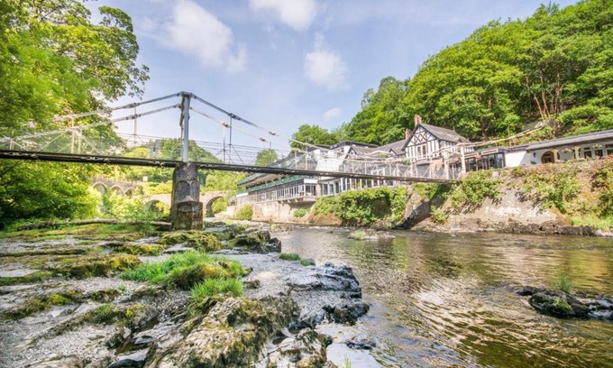 Llangollen Hotel | The Chainbridge Hotel